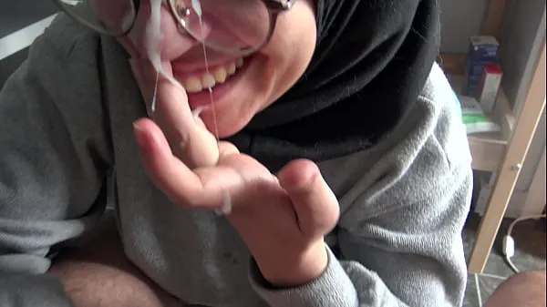 Oglejte si A Muslim girl is disturbed when she sees her teachers big French cock toplih videoposnetkov