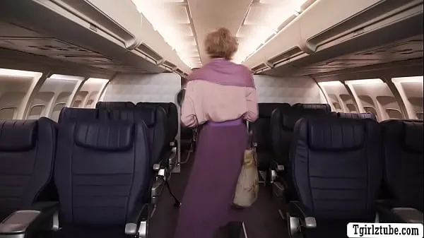 Tonton TS flight attendant threesome sex with her passengers in plane Video hangat