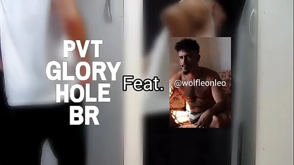 Mira PELUDA SIN CORTAR DANDOME LECHE DENTRO Y FUERA DEL GLORYHOLE (COMPLETO EN ROJO cálidos videos