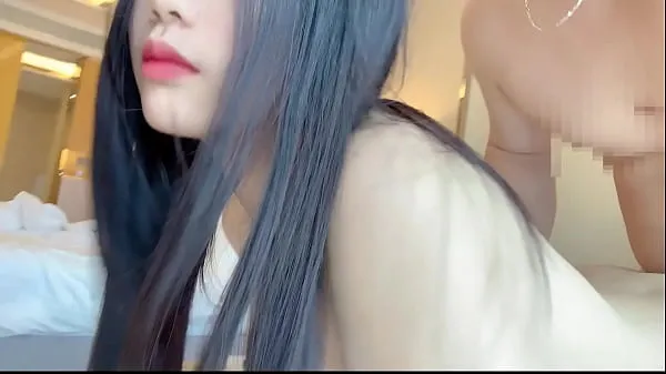 Sıcak Videolar 有个爱自拍的女朋友，做爱的时候会自己拿手机录视频是个什么体验，看视频开头细节可约 izleyin
