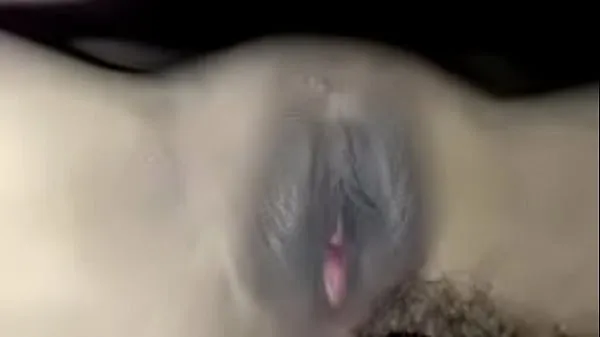 Bekijk Licking a beautiful girl's pussy and then using his cock to fuck her clit until he cums in her wet clit. Seeing it makes the cock feel so good. Playing with the hard cock doesn't stop her from sucking the cock, sucking the dick very well, cummin warme video's