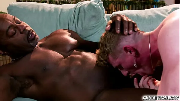 Oglądaj Max has looked up to and admired Aaron for a long time, and that admiration and respect has turned into an attraction .He wants a mature and lover ciepłe filmy