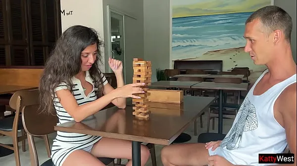 Titta på Stepsister lost her ass in a Jenga game and got fucked in Anal varma videor