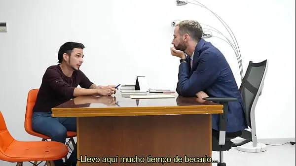 Mira LA PUTITA DEL JEFE...QUE EXCITANTE ES COJER EN LA OFICINA!!! POR LEO BULGARI, SEBAS SILVER Y JUSTIN JETT cálidos videos