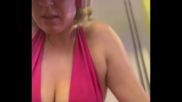 Wow, my training at the gym left me very sweaty and even my pussy leaked, I was embarrassed because I was so horny따뜻한 동영상 보기