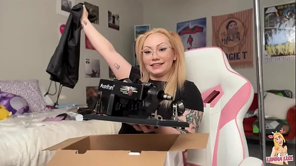 Regardez Unboxing My Fuck Machine vidéos chaleureuses