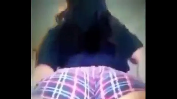 Se Thick white girl twerking varme videoer