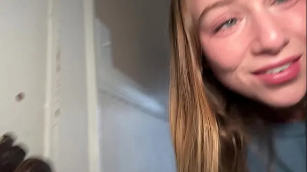 Titta på squirting teen almost caught in parents bathroom varma videor