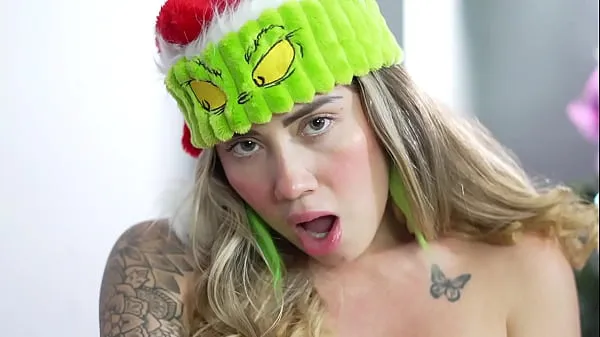 دیکھیں HARDCORE SEX WITH THE GRINCH ON THE HORNIEST CHRISTMAS - SARA BLONDE گرم ویڈیوز