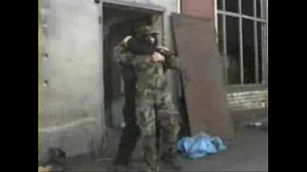 Sıcak Videolar Brunette Soldier Fucked izleyin